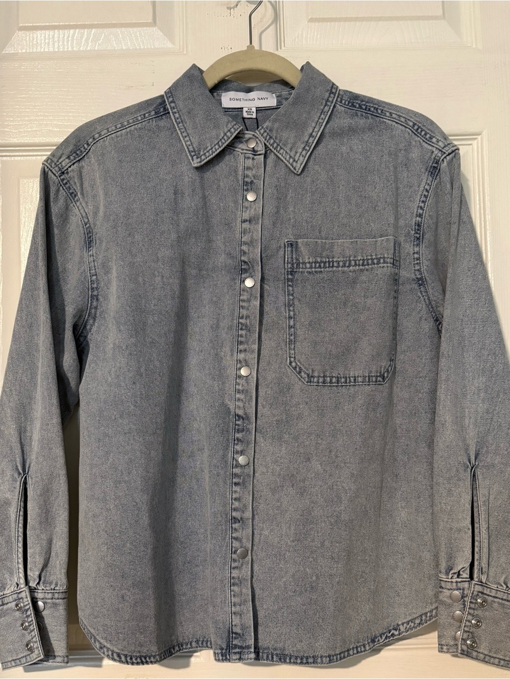 NWT Something Navy women’s Acid Denim wash Button-Up Shirt size XS #theclasic